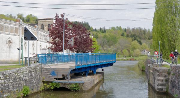 Canal des Vosges Pont tournant de Thunimont