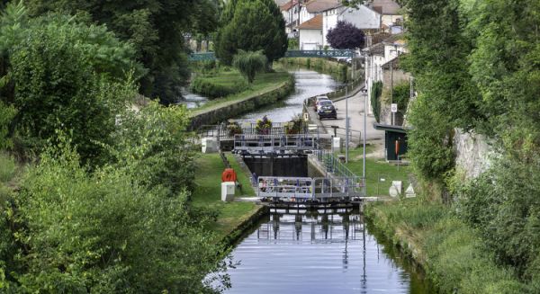 Canal des Vosges Ecluse de Fontenoy le Château